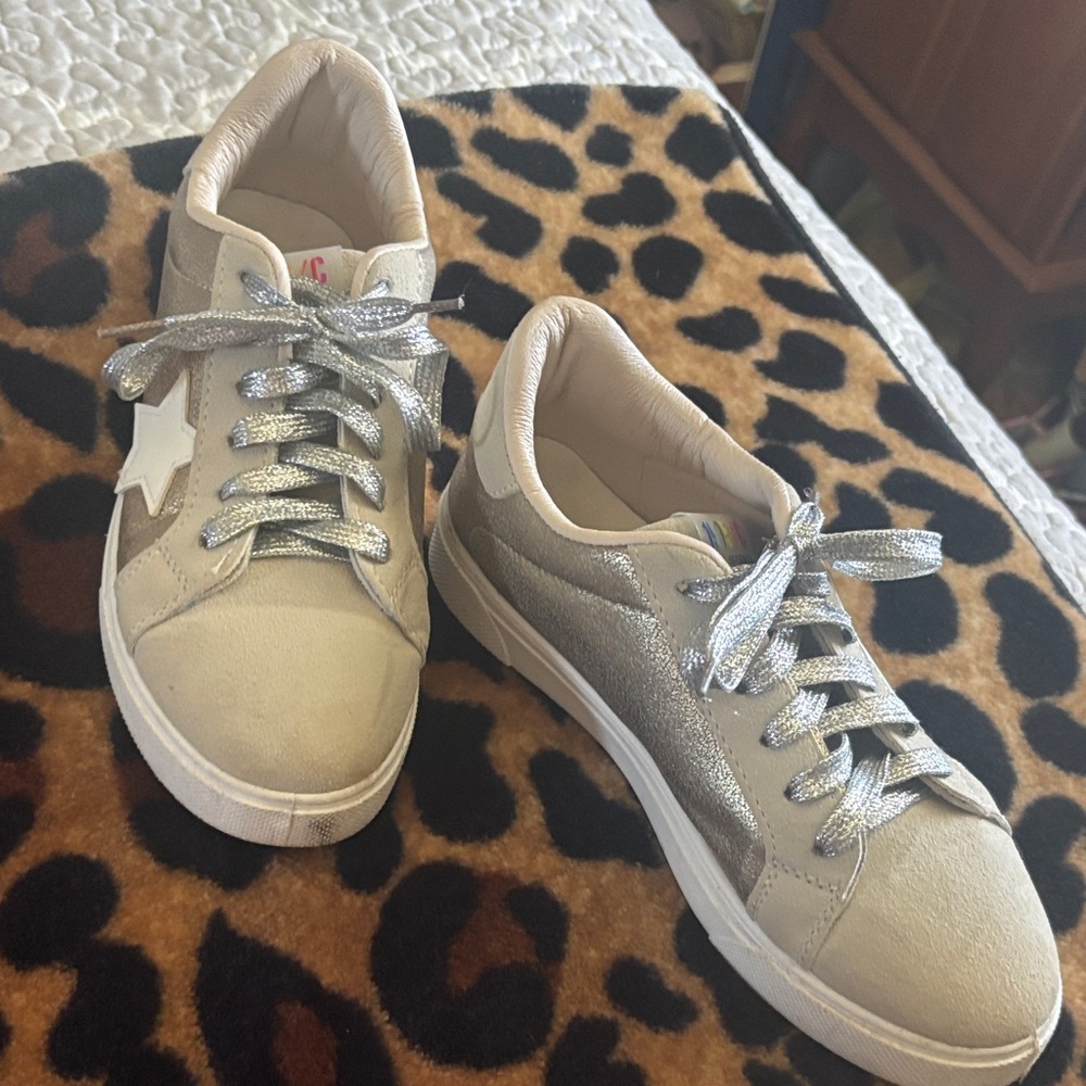 Women's Beige and Silver Star Sneakers